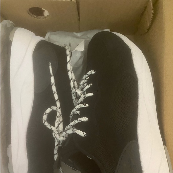 Columbia hiking shoes - Picture 2 of 4